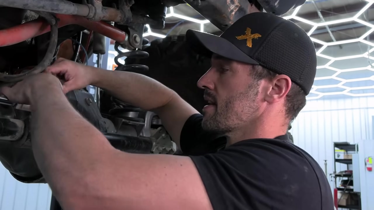 Removing factory tie rod from Jeep JK front axle