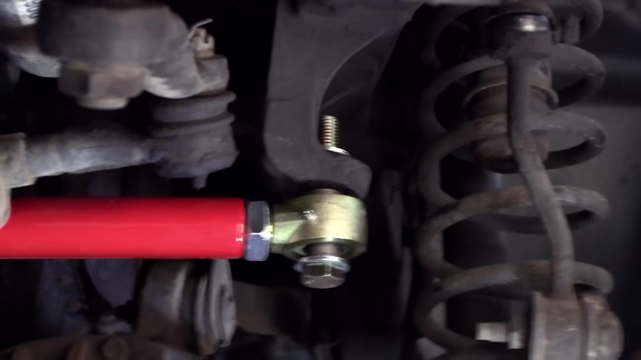 Core 4x4 adjustable track bar Johnny Joint installed on the frame-side bracket