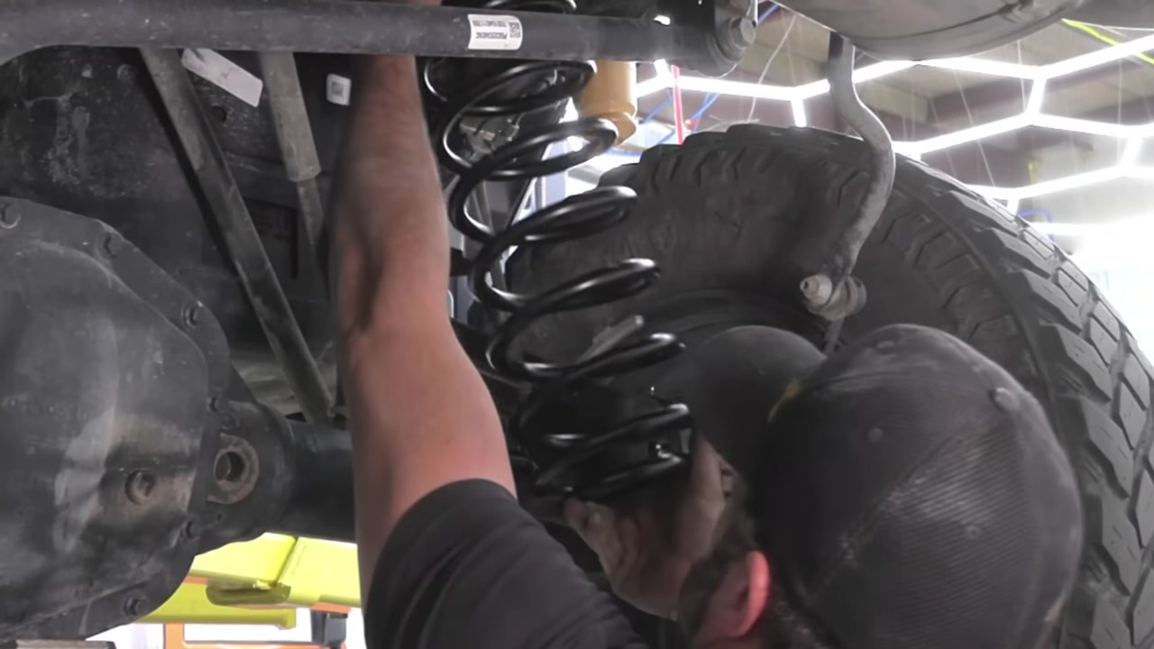 Installing rear coil springs and control arms under Jeep JL suspension