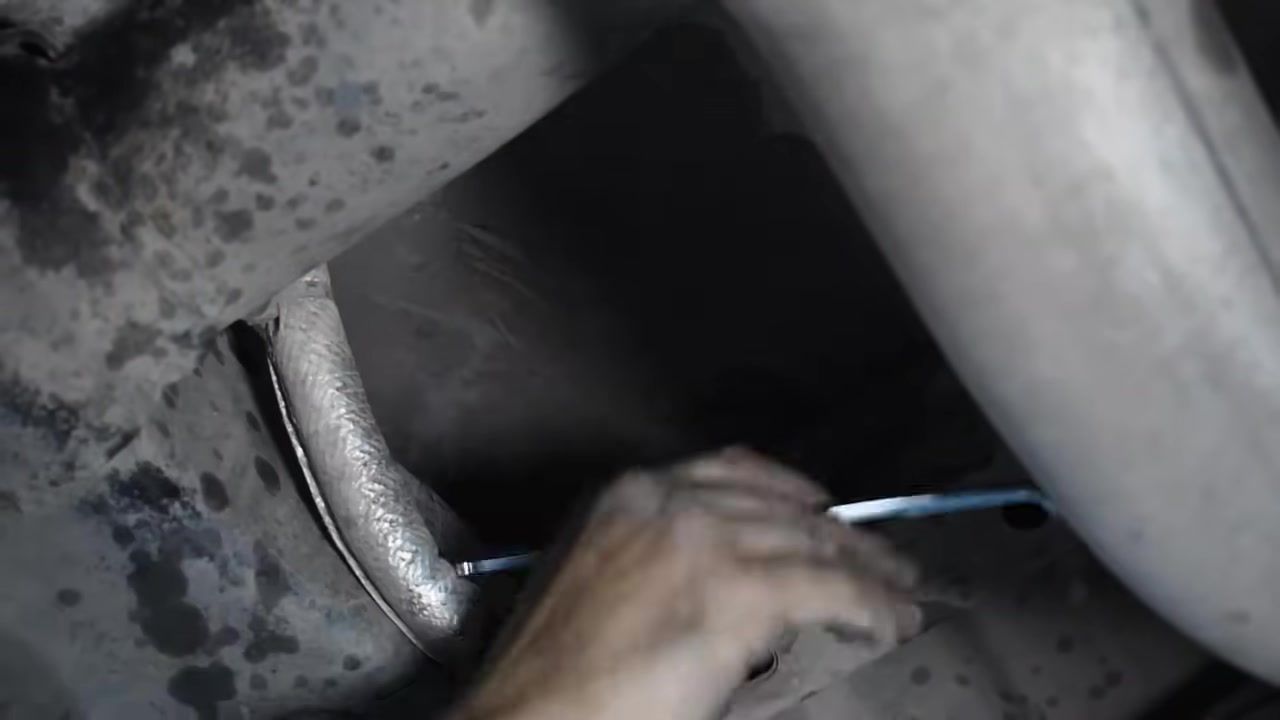 Installing the Fox Performance Series rear shock on the Ram 2500
