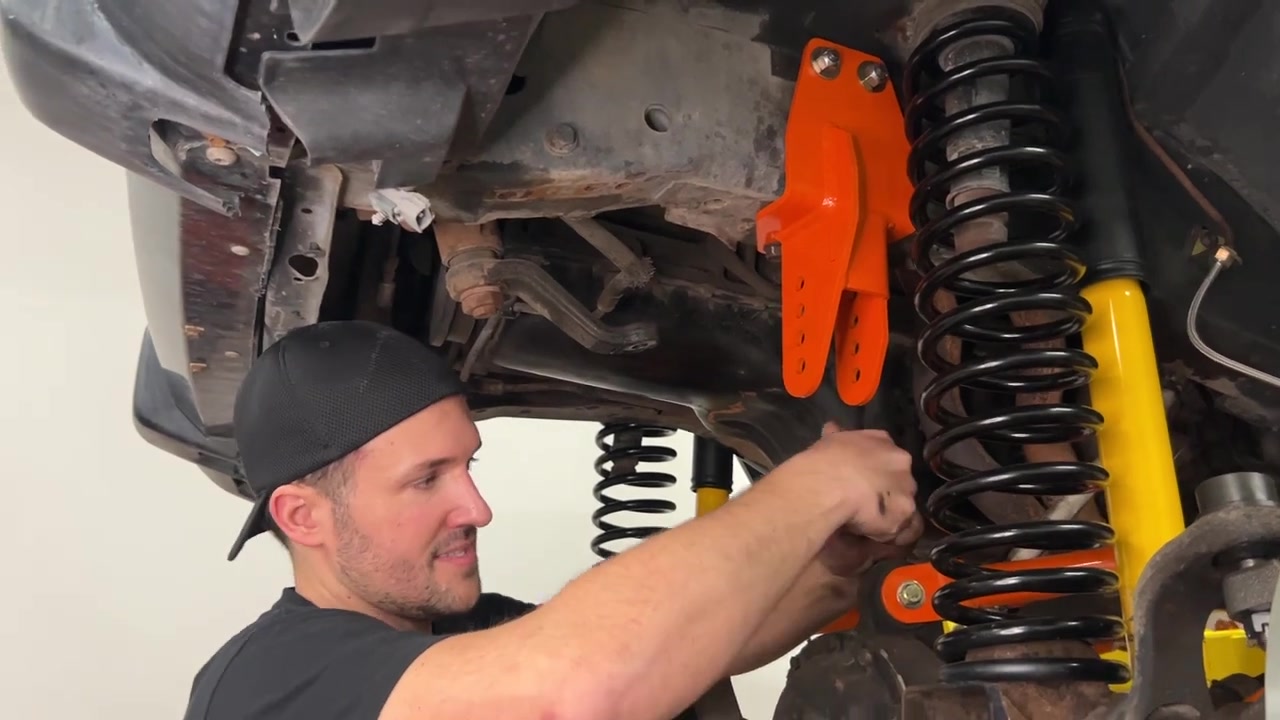 Completed Core 4x4 heavy duty steering install on XJ Cherokee viewed from underneath